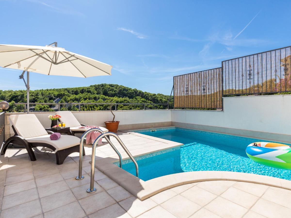 Luxurious Villa In Selca With Pool Exteriér fotografie